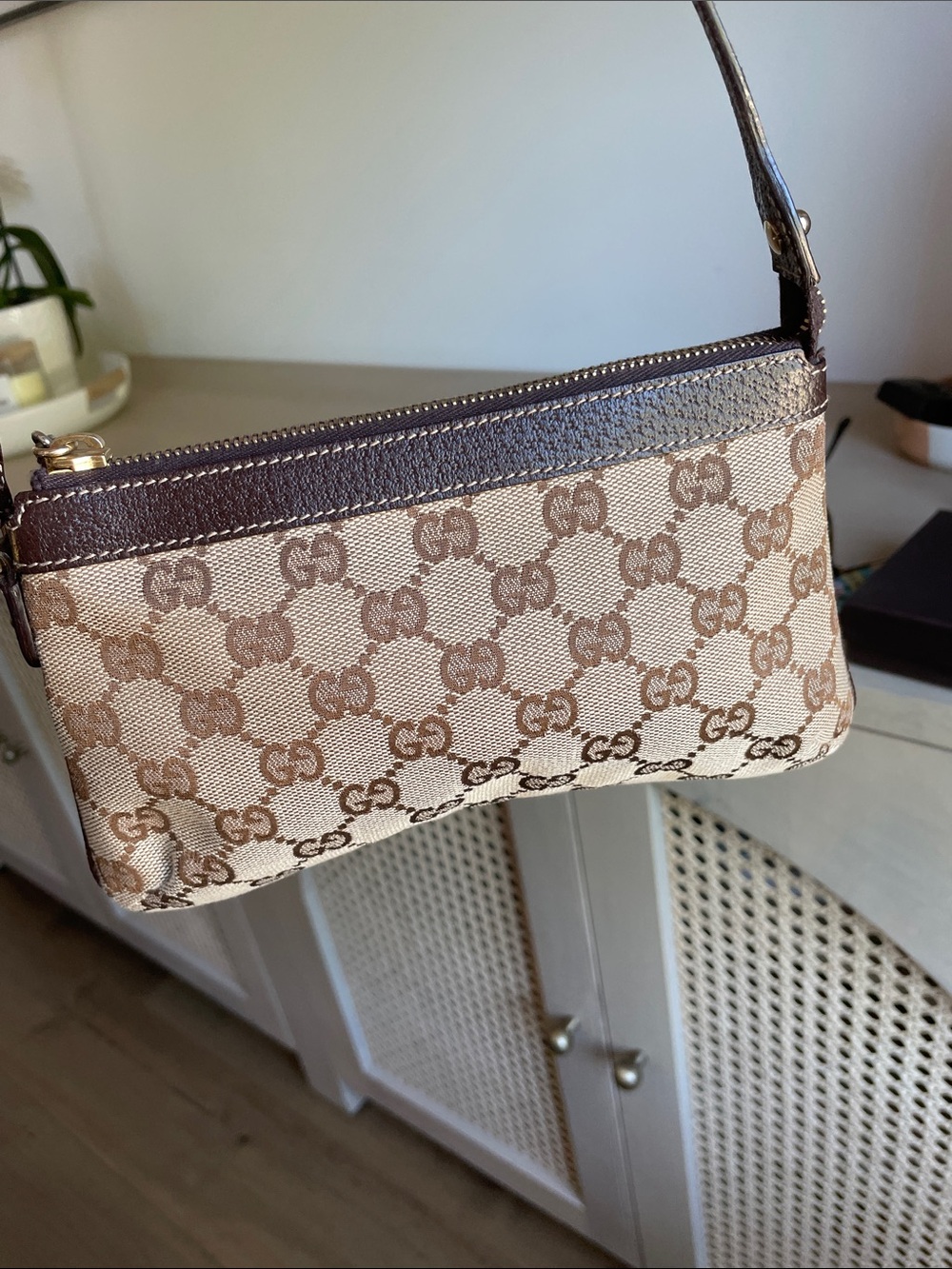 Gucci Beige Brown GG Canvas Wristlet with Leather Trim and Bumblebee Charm - Picture 6 of 11